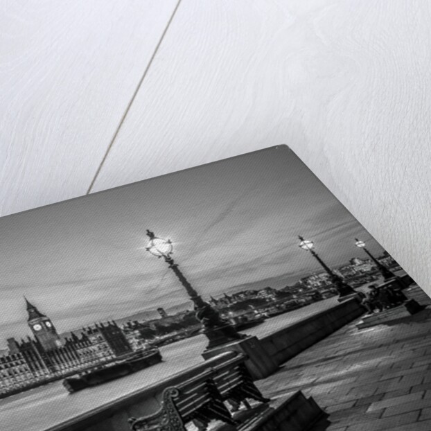 Thames promenade, London by Assaf Frank